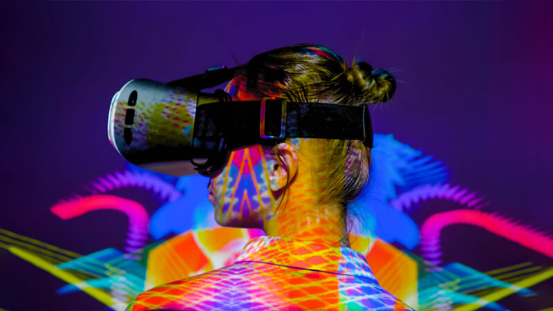 Stepping into History: AR/VR Applications in Museums and Cultural Heritage Stepping into History